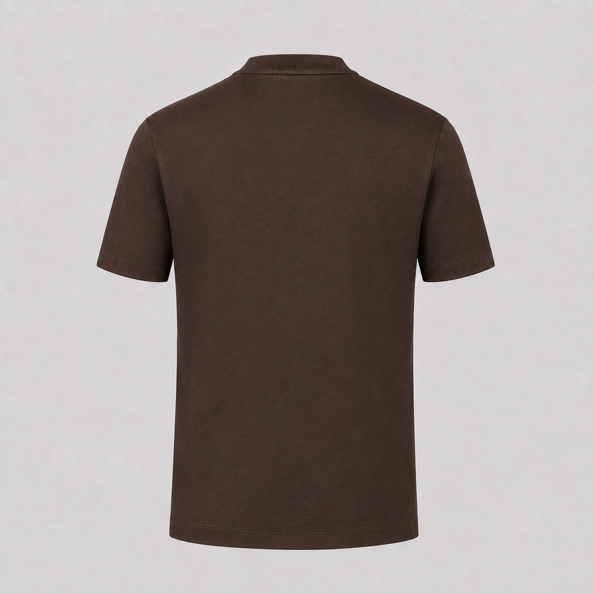 Ausschnitt und Stoffverarbeitung des braunen Luxus T-Shirts für Herren | Malviro
